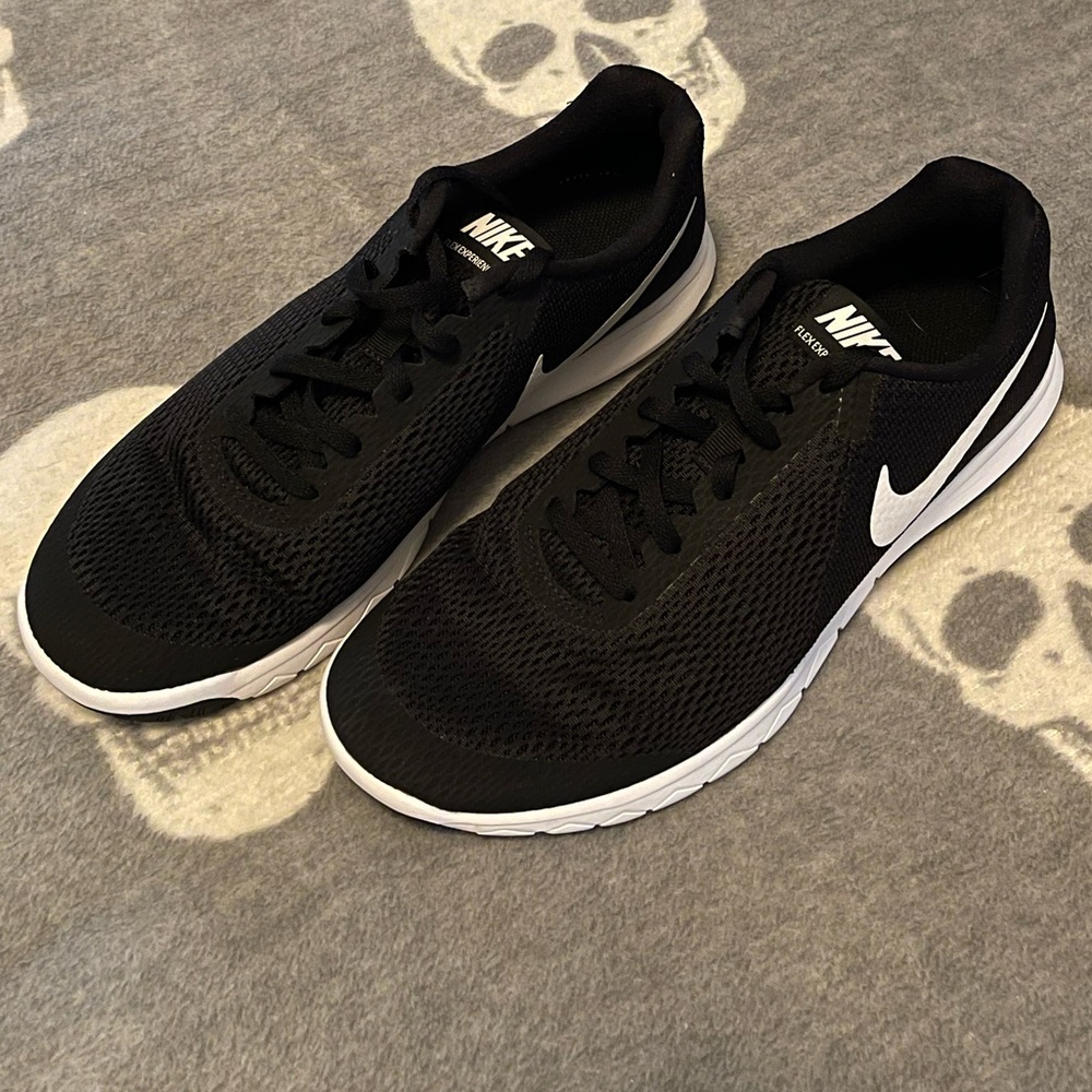 womens black nike running
